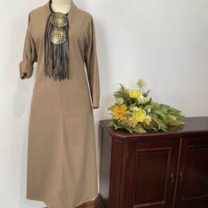 Rochie bej ,,V” la gât - imagine 3
