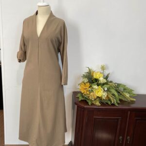 Rochie bej ,,V” la gât - imagine 1