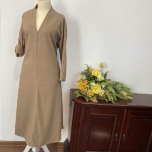 Rochie bej ,,V” la gât - imagine 2
