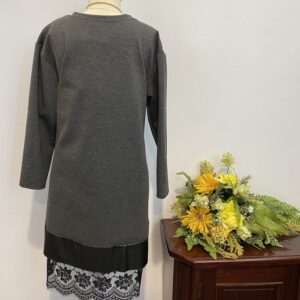 Rochie gri cu piele și dantelă - imagine 3