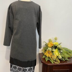 Rochie gri cu piele și dantelă - imagine 4