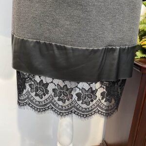 Rochie gri cu piele și dantelă - imagine 5