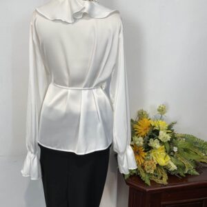 Bluza albă cu volan și cordon - imagine 3