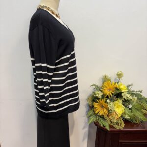 Bluza neagră cu dungi - imagine 2